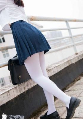 年轻的女教师在线播放