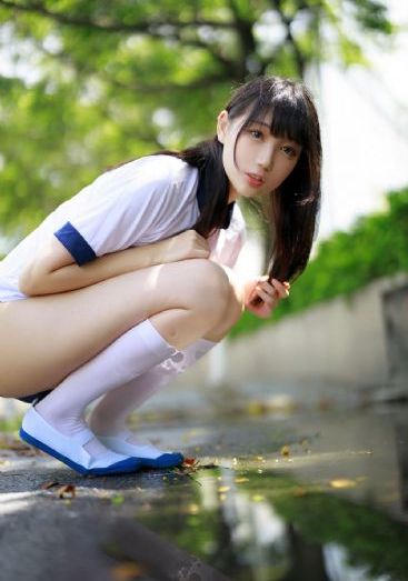 女高中生的腰姿